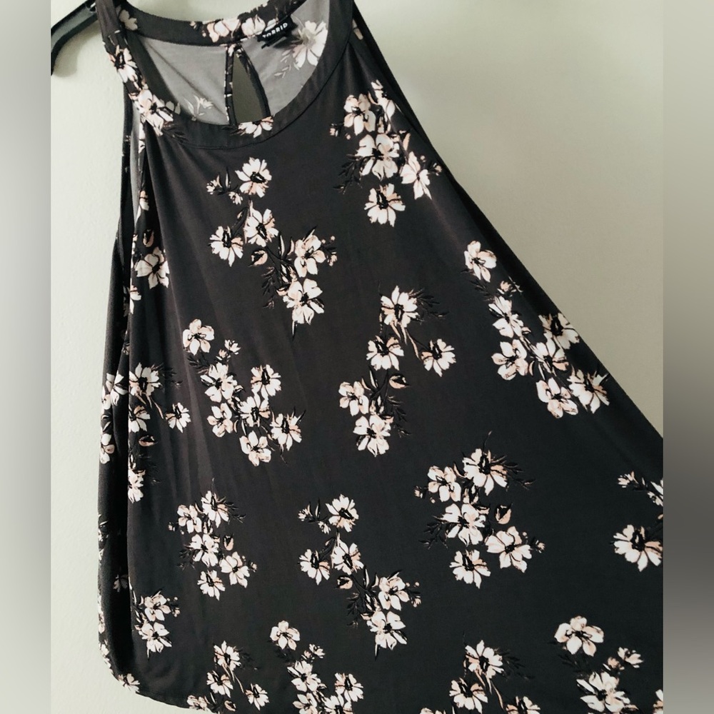 Torrid Plum Floral Tank Top 4X - Picture 3 of 4